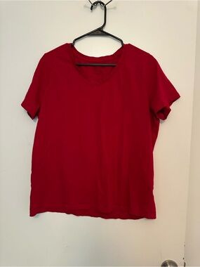 Time and Tru Red V-Neck Short Sleeve Tee